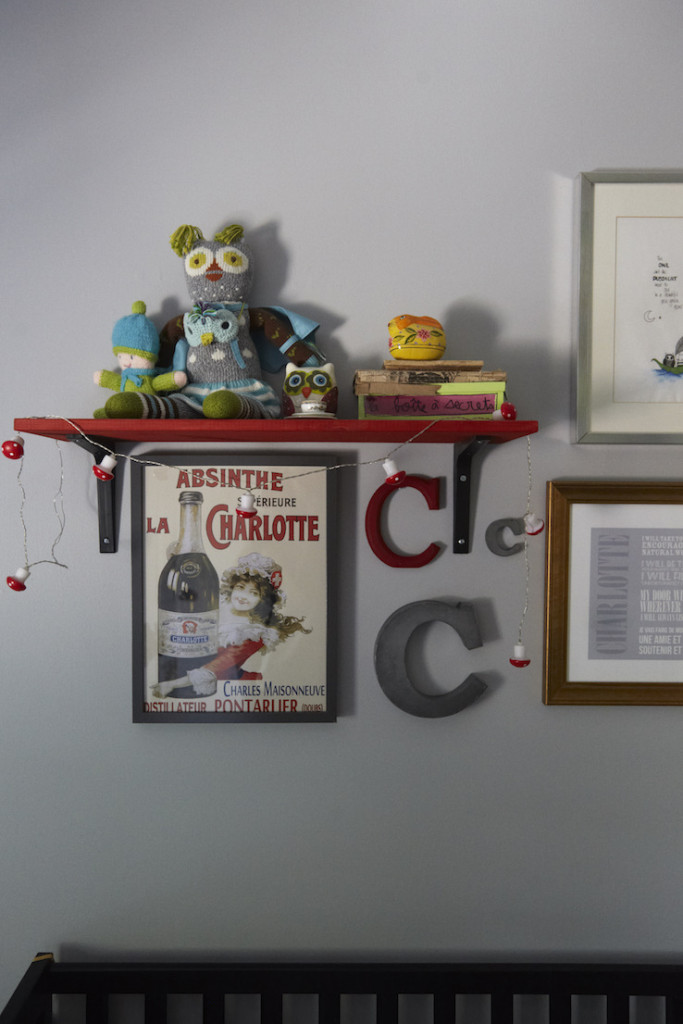 Girls shared woodland bedroom shelf