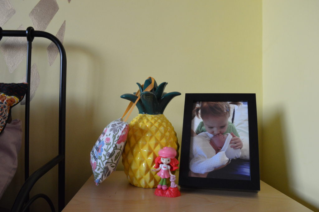 Shared kids bedroom girls pineapple