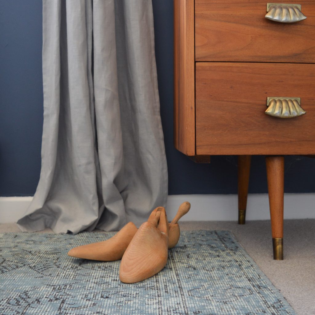 Farrow & Ball Stiffkey Blue bedroom