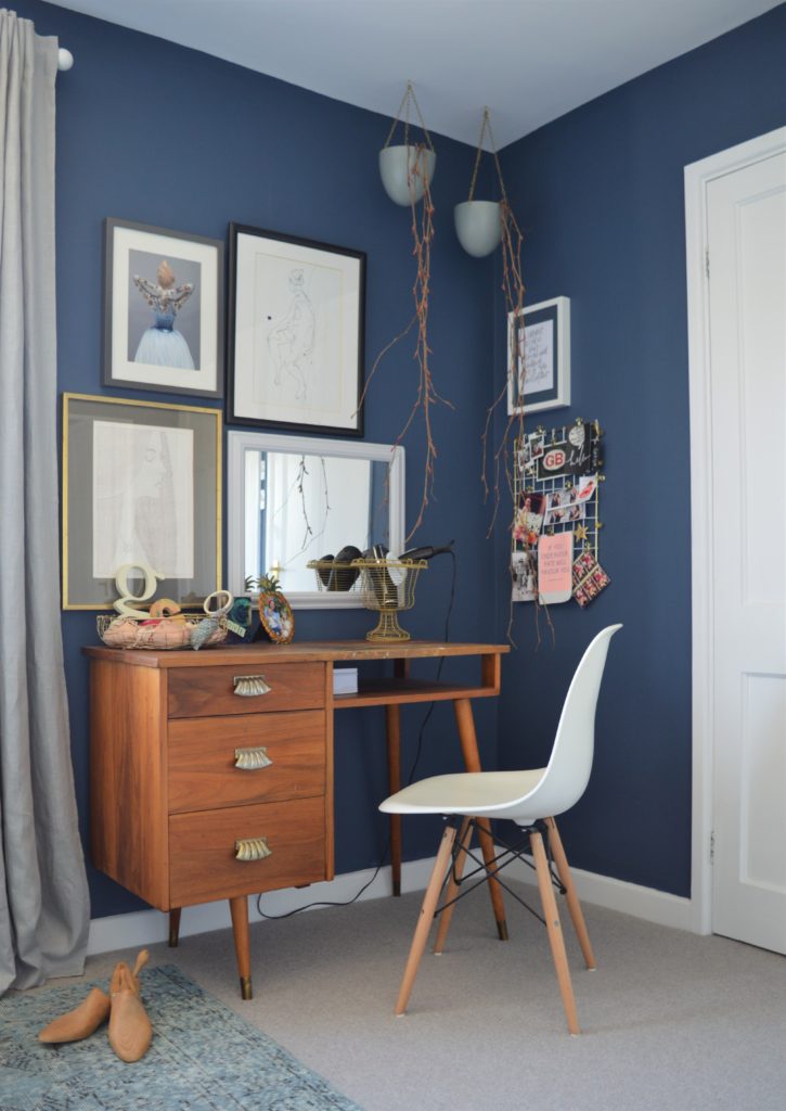 Farrow & Ball Stiffkey Blue bedroom