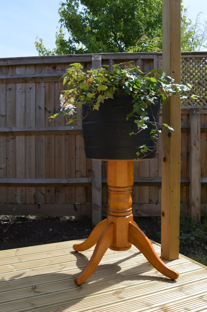 Table upcycle plant stand