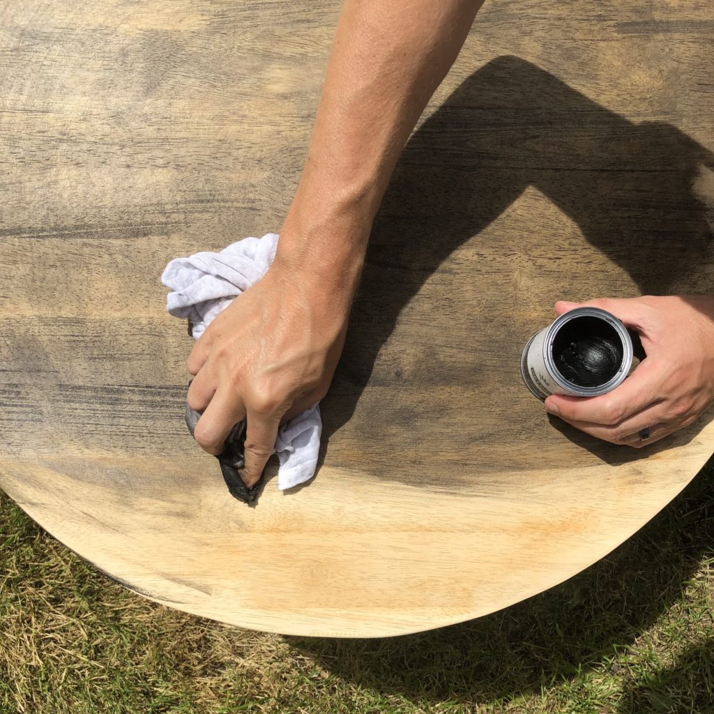 Table upcycle Annie Sloan black wax