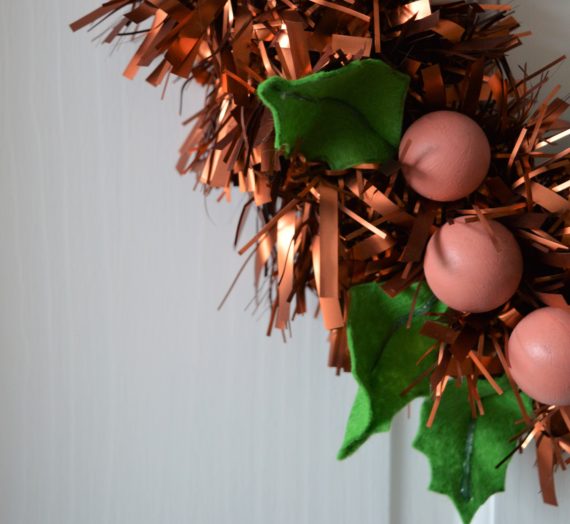 How to: Annie Sloan painted bauble wreaths